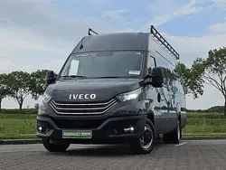 Zwart Gebruikt 2023 Iveco Daily Van | € 30.850 (Goede deal)