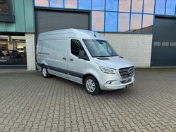 Zwart Nieuw 2024 Mercedes Sprinter Van | € 57.950
