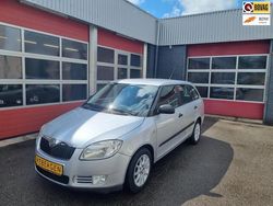 Grijs, metallic lak Gebruikt 2009 Skoda Fabia Comfort Hatchback | € 5.250 (Duur)