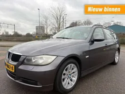 Grijs, metallic lak Gebruikt 2006 BMW 325 Executive Stationwagen | € 4.500 (Super prijs)