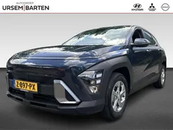 Blauw, metallic lak Gebruikt 2024 Hyundai Kona Comfort SUV | € 29.430 (Eerlijke prijs)