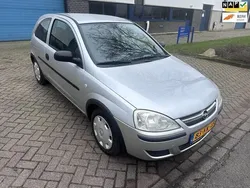 Grijs Gebruikt 2003 Opel Corsa Essentia Hatchback | € 2.499 (Iets duurder)