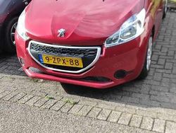 Rood Gebruikt 2015 Peugeot 208 Access Hatchback | € 4.200 (Super prijs)
