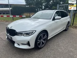 Wit Gebruikt 2020 BMW 330 Executive Stationwagen | € 28.400 (Eerlijke prijs)