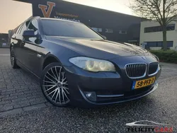 Grijs, metallic lak Gebruikt 2011 BMW 520 Executive Stationwagen | € 10.950 (Duur)