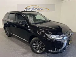 Zwart, metallic lak Gebruikt 2017 Mitsubishi Outlander P-HEV Edition SUV | € 18.480 (Eerlijke prijs)