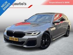 Grijs Gebruikt 2022 BMW 530e Sport Line Stationwagen | € 37.999 (Goede deal)