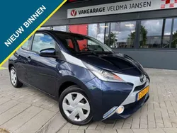 Blauw Gebruikt 2015 Toyota Aygo X-play Hatchback | € 8.950 (Eerlijke prijs)