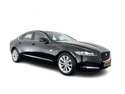 Santorini black pearl (zwart metallic) Gebruikt 2017 Jaguar XF Portfolio Sedan | € 17.445 (Super prijs)