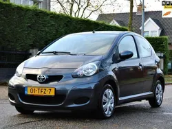 Grijs Gebruikt 2012 Toyota Aygo Comfort Hatchback | € 6.945 (Eerlijke prijs)