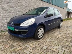 Blauw Gebruikt 2006 Renault Clio II Authentique Hatchback | € 1.450 (Eerlijke prijs)
