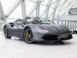 Grijs, metallic lak Gebruikt 2018 Ferrari 488 Cabriolet | € 284.950