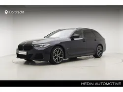 M carbonschwarz (zwart metallic) Gebruikt 2021 BMW 520 Comfort Edition Stationwagen | € 41.895 (Iets duurder)