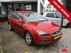 Oranje Gebruikt 2007 Ford Focus Futura Stationwagen | € 1.950 (Eerlijke prijs)