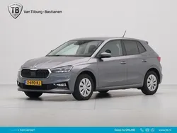 Grijs, metallic lak Gebruikt 2024 Skoda Fabia Selection Hatchback | € 20.440 (Eerlijke prijs)
