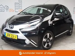 Zwart Gebruikt 2015 Toyota Aygo X-clusiv Hatchback | € 7.645 (Eerlijke prijs)