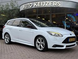 Wit Gebruikt 2013 Ford Focus ST Stationwagen | € 12.450 (Eerlijke prijs)