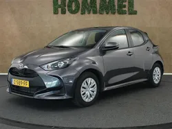 Grijs Gebruikt 2024 Toyota Yaris Hybrid Comfort Hatchback | € 22.645 (Eerlijke prijs)