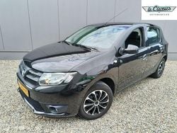 Zwart Gebruikt 2013 Dacia Sandero Lauréate Hatchback | € 3.998 (Goede deal)