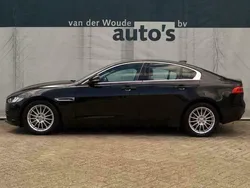 Zwart, metallic lak Gebruikt 2017 Jaguar XE Prestige Sedan | € 13.900