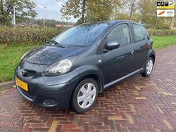 Grijs Gebruikt 2012 Toyota Aygo Hatchback | € 4.950 (Eerlijke prijs)