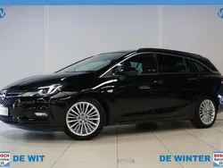 Zwart Gebruikt 2019 Opel Astra Innovation Stationwagen | € 16.950 (Iets duurder)