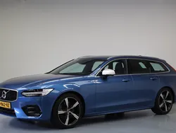 Blauw, metallic lak Gebruikt 2018 Volvo V90 R-Design Stationwagen | € 27.950 (Eerlijke prijs)