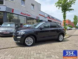 Zwart, metallic lak Gebruikt 2021 VW T-Roc Style SUV | € 19.849 (Eerlijke prijs)