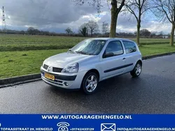 Grijs Gebruikt 2004 Renault Clio II Authentique Hatchback | € 1.249 (Iets duurder)