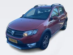Rouge de feu Gebruikt 2013 Dacia Sandero Lauréate Hatchback | € 6.945 (Eerlijke prijs)