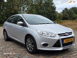 Grijs Gebruikt 2013 Ford Focus Trend Sedan | € 5.999 (Eerlijke prijs)