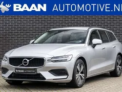 Grijs, metallic lak Gebruikt 2020 Volvo V60 Momentum Stationwagen | € 24.000 (Super prijs)