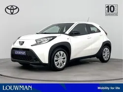 Wit Gebruikt 2024 Toyota Aygo Play Hatchback | € 17.945 (Goede deal)