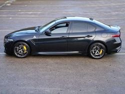 Zwart (metallic) Gebruikt 2017 Alfa Romeo Giulia Quadrifoglio Sedan | € 47.900 (Eerlijke prijs)