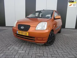 Oranje, metallic lak Gebruikt 2004 Kia Picanto LX Hatchback | € 1.250 (Eerlijke prijs)