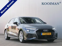 Grijs Gebruikt 2023 Audi A3 Sportback S-Line Hatchback | € 28.450 (Super prijs)