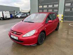 Rood Gebruikt 2005 Peugeot 307 Sedan | € 2.750