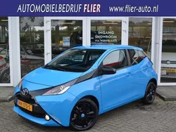 Blauw Gebruikt 2015 Toyota Aygo X-cite Hatchback | € 8.250 (Eerlijke prijs)
