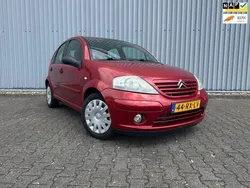 Rood, metallic lak Gebruikt 2005 Citroën C3 Attraction Hatchback | € 2.499 (Eerlijke prijs)