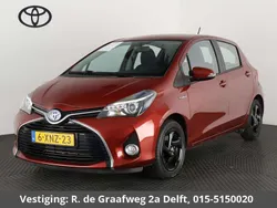 Rood Gebruikt 2014 Toyota Yaris Hybrid Trend Hatchback | € 10.400 (Iets duurder)