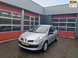 Grijs Gebruikt 2006 Renault Clio II Authentique Hatchback | € 2.500 (Duur)