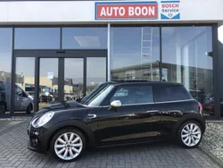 Zwart, metallic lak Gebruikt 2015 Mini ONE Business Hatchback | € 12.950 (Eerlijke prijs)