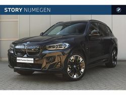 M carbonschwarz (donker zwart metallic) Gebruikt 2022 BMW iX3 Comfort Edition SUV | € 41.450 (Eerlijke prijs)