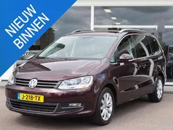 Rood, metallic lak Gebruikt 2018 VW Sharan Highline MPV | € 26.750