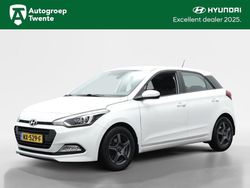 Wit Gebruikt 2017 Hyundai i20 Comfort Hatchback | € 12.745 (Eerlijke prijs)