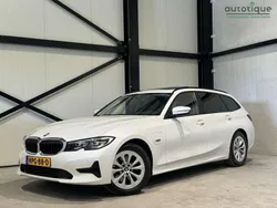 Wit Gebruikt 2022 BMW 320e Basis Stationwagen | € 23.840 (Super prijs)