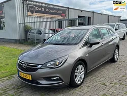 Grijs Gebruikt 2017 Opel Astra Stationwagen | € 5.950 (Iets duurder)