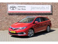 Rood Gebruikt 2017 Toyota Auris Executive Stationwagen | € 19.950 (Duur)