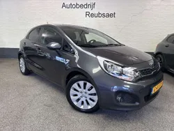 Grijs Gebruikt 2013 Kia Rio Comfort Hatchback | € 7.995 (Eerlijke prijs)