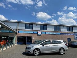 Grijs, metallic lak Gebruikt 2017 Opel Astra Stationwagen | € 11.450 (Eerlijke prijs)